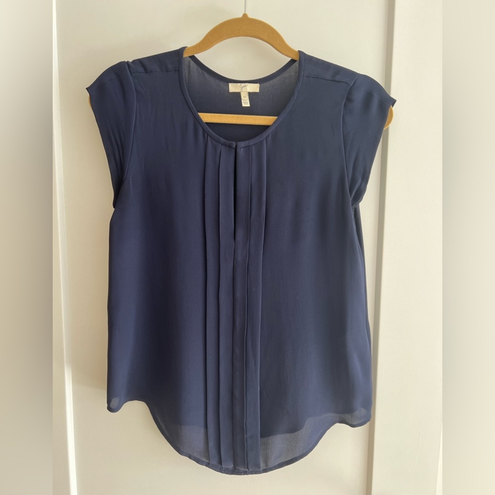 Joie navy silk shirt with keyhole opening. Great condition. Size XS.